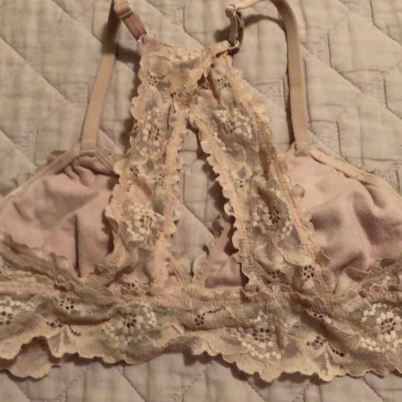 Cute Bundle of Victoria Secret bras - Picture 2 of 7